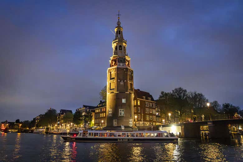La Montelbaanstoren illuminata