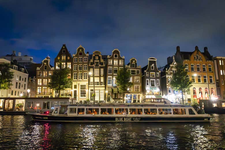 Navigando lungo i canali di Amsterdam