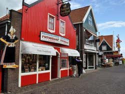 Negozio di fotografie nei costumi tradizionali a Volendam